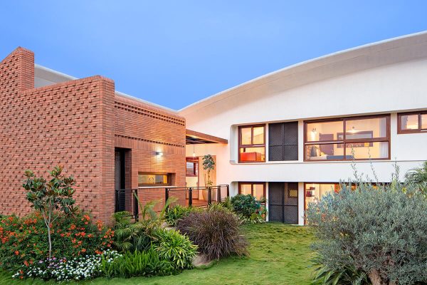 in-that-quiet-earth--img-06